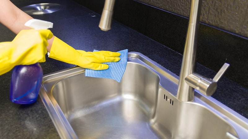 Vệ Sinh Chậu Rửa Bát Đúng Cách: Hết Ố Vàng, Gỉ Sét, Bền Đẹp Lâu Năm